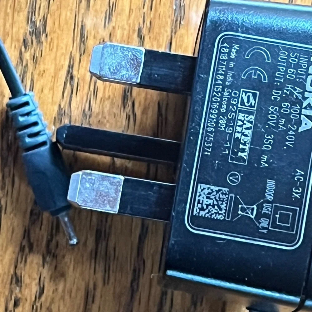 Nokia AC-3X Foreign Travel Cell Phone Charger INPUT: 100-240V AC OUTPUT: 5V DC